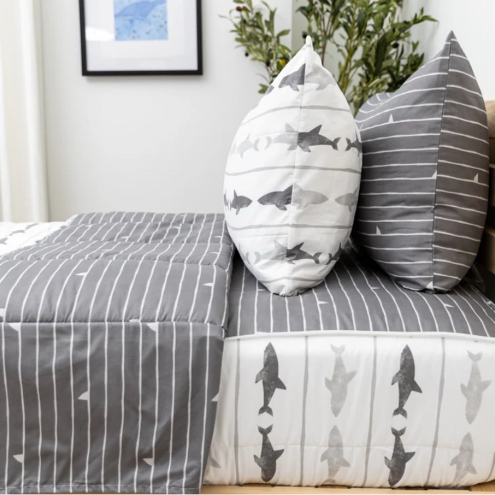 “Great White” nod & winks bedding